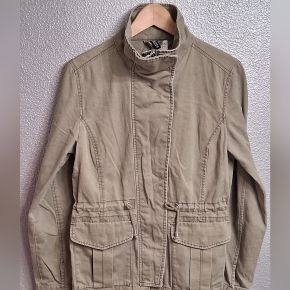 H&M Divided Stylish Sage Green Jacket     Size 10 - Picture 8 of 14